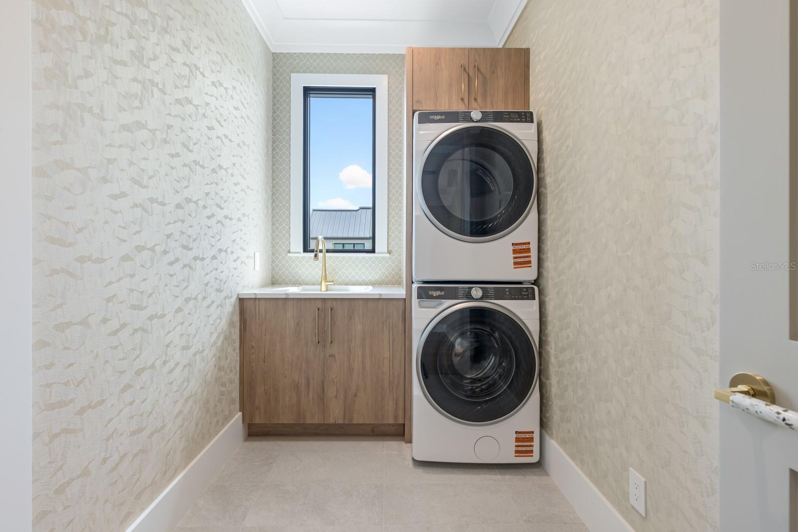 O6439388 Property Photo