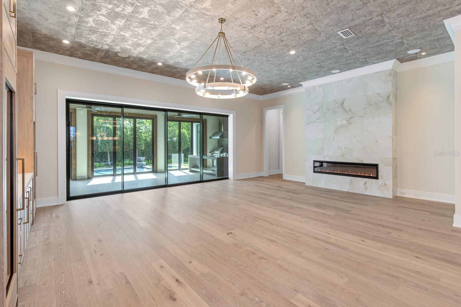 O6439388 Property Photo