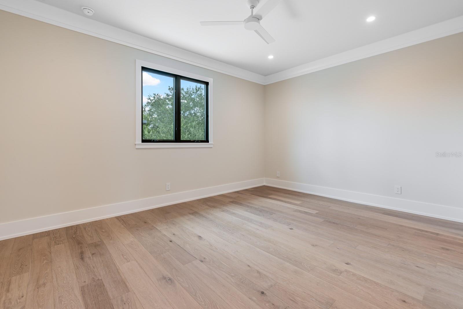 O6439388 Property Photo