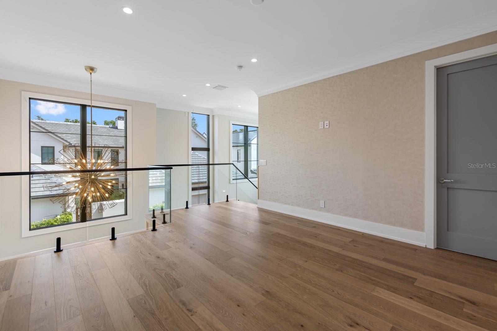 O6439388 Property Photo