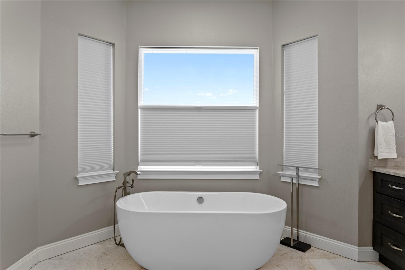 TB8546151 Property Photo