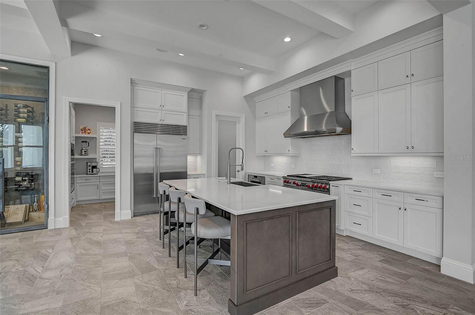 A4705380 Property Photo