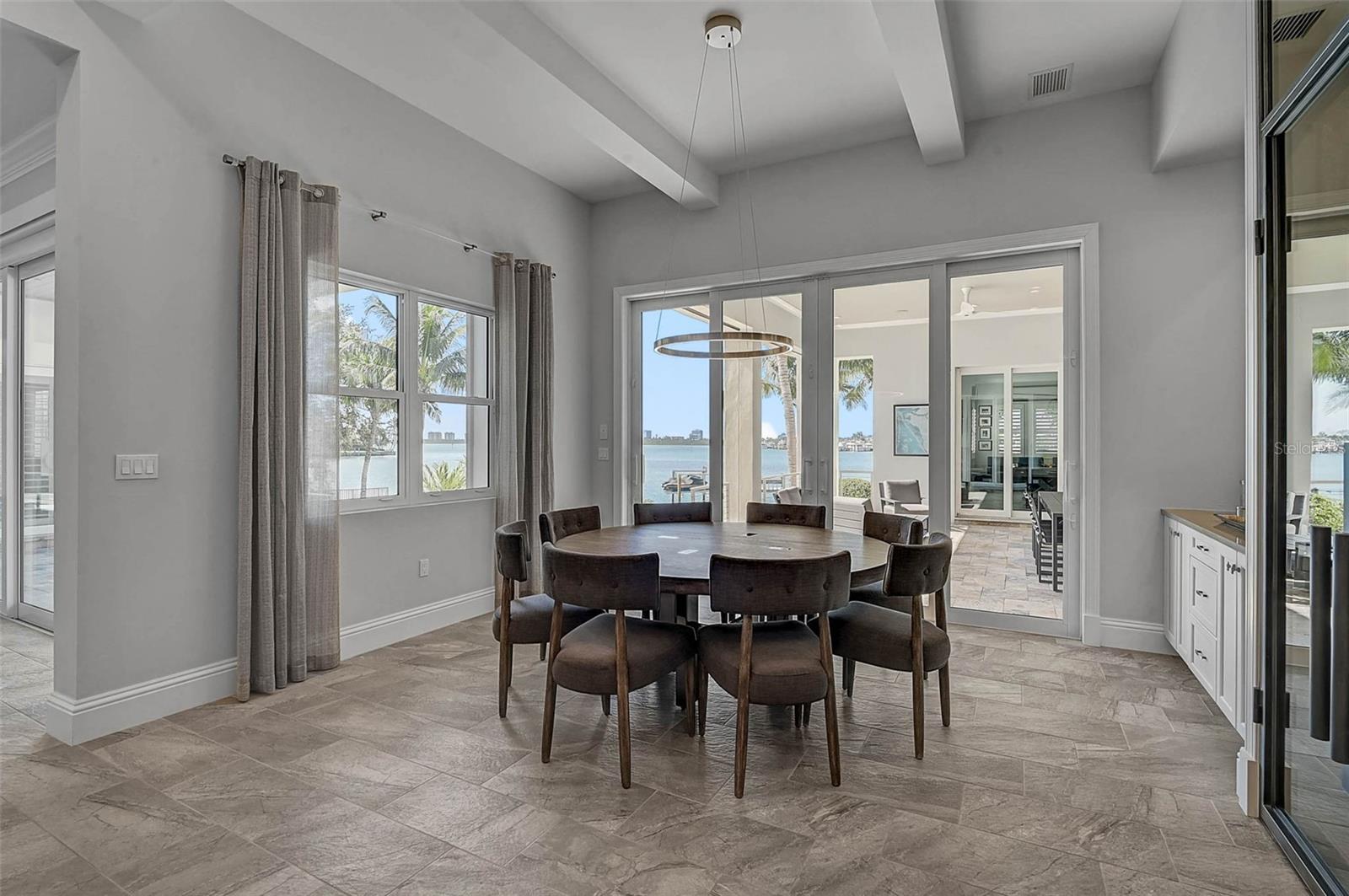 A4705380 Property Photo