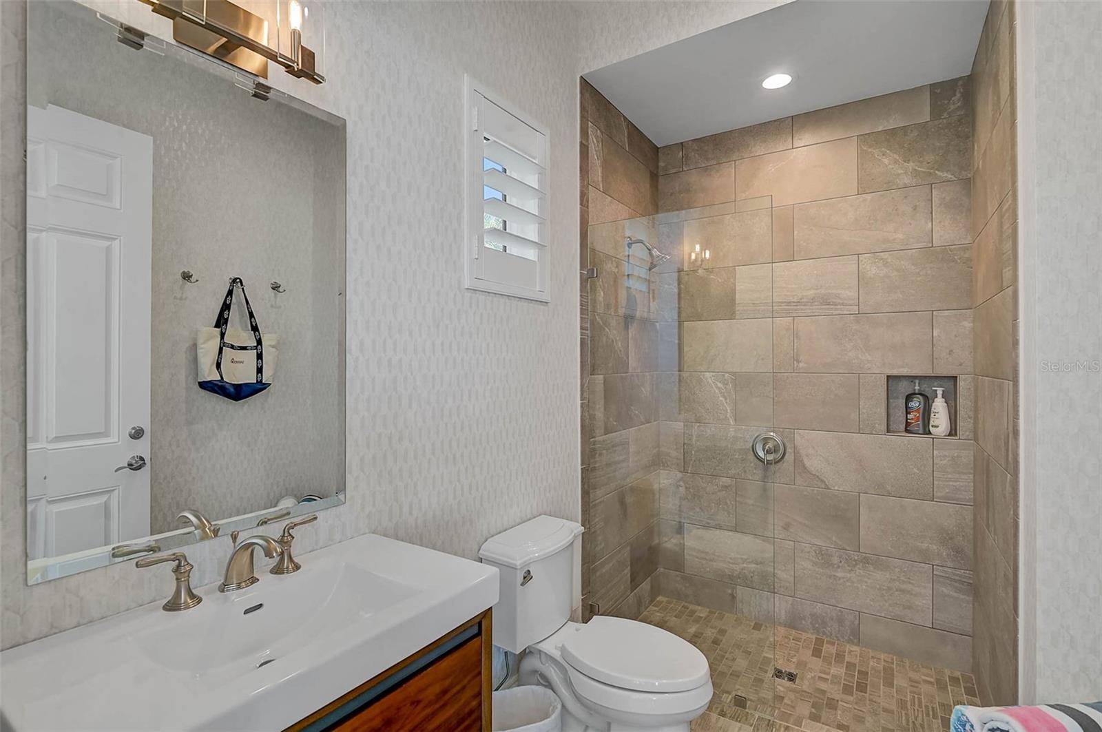 A4705380 Property Photo