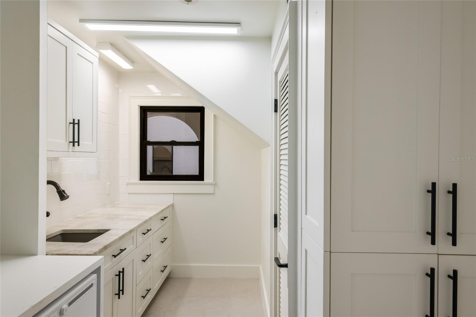 A4705701 Property Photo