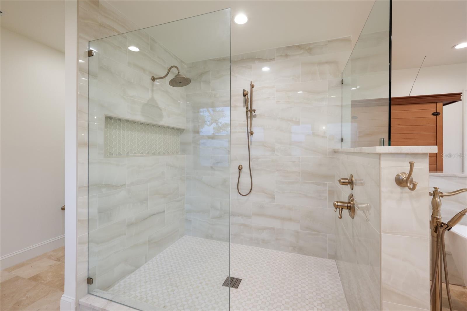 A4705701 Property Photo