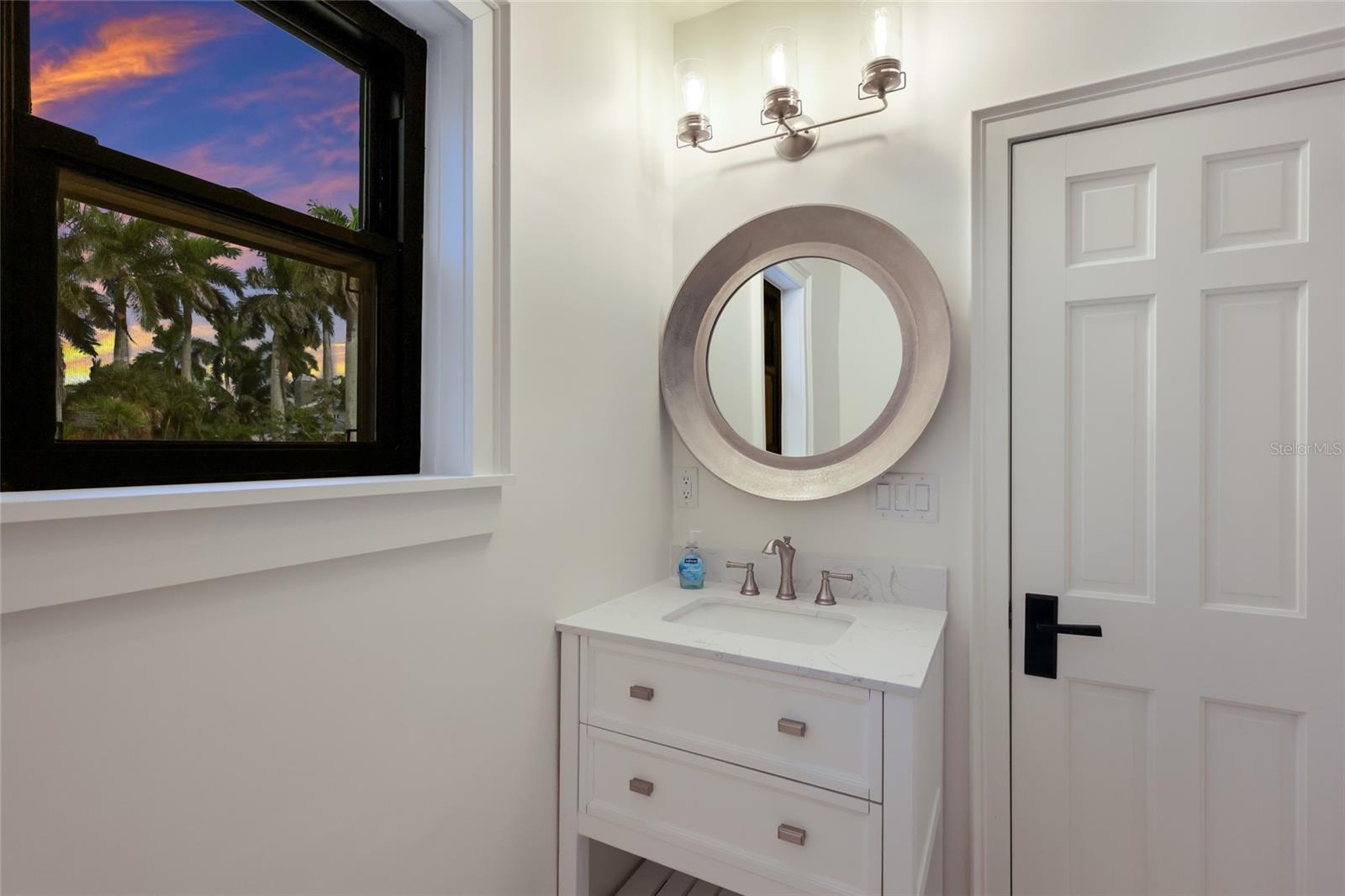 A4705701 Property Photo