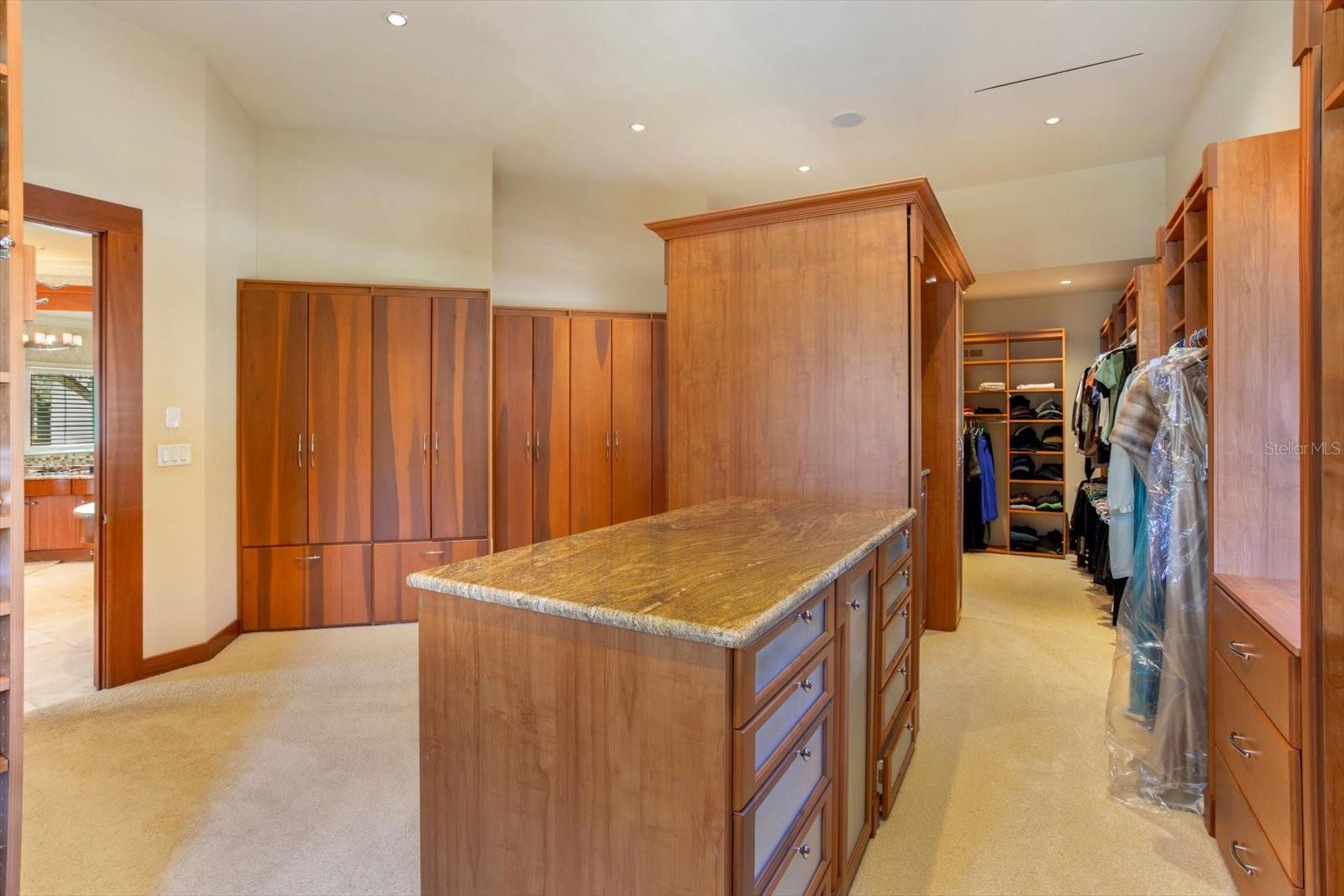 O6441344 Property Photo