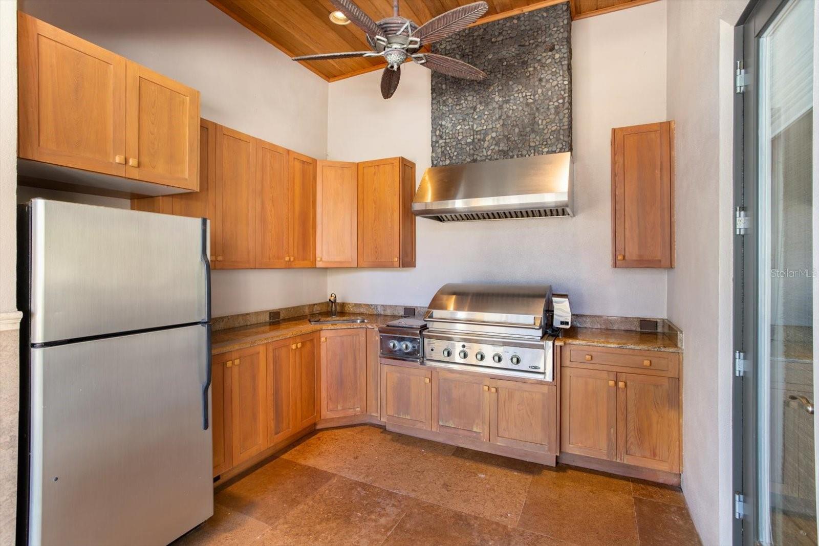 O6441344 Property Photo