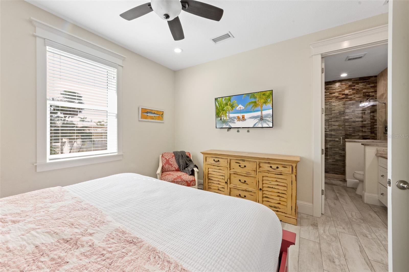 A4706045 Property Photo
