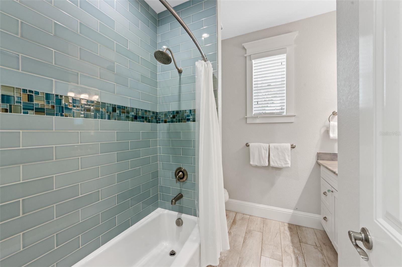 A4706045 Property Photo