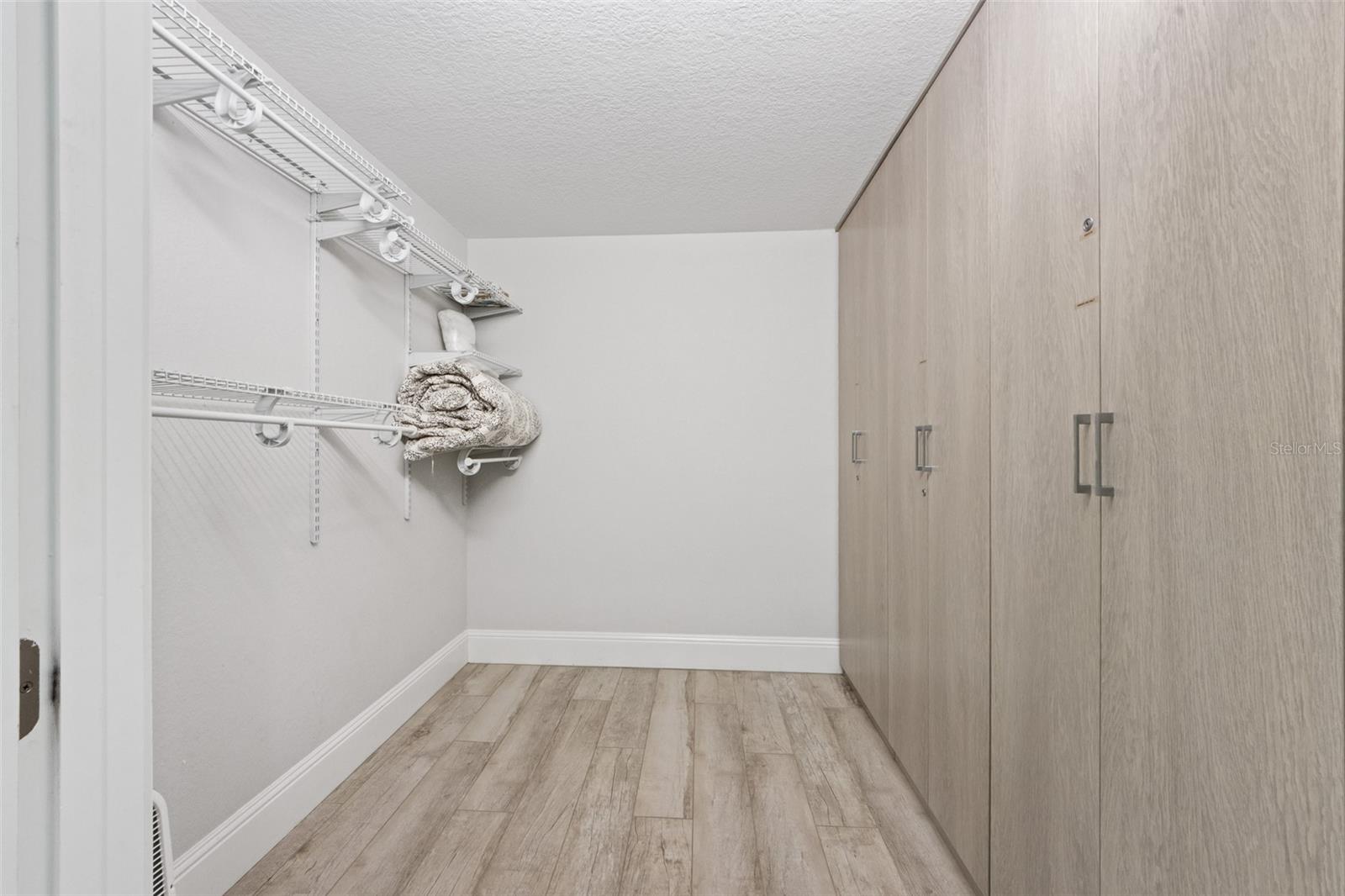 A4706045 Property Photo