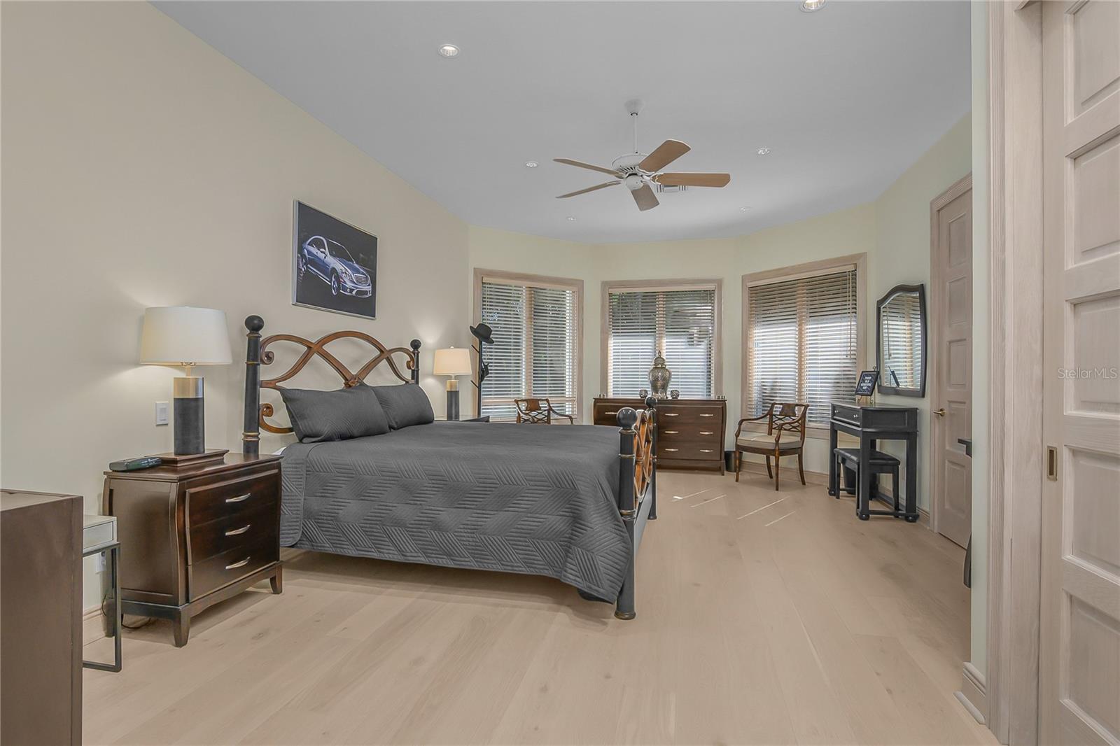 O6441910 Property Photo