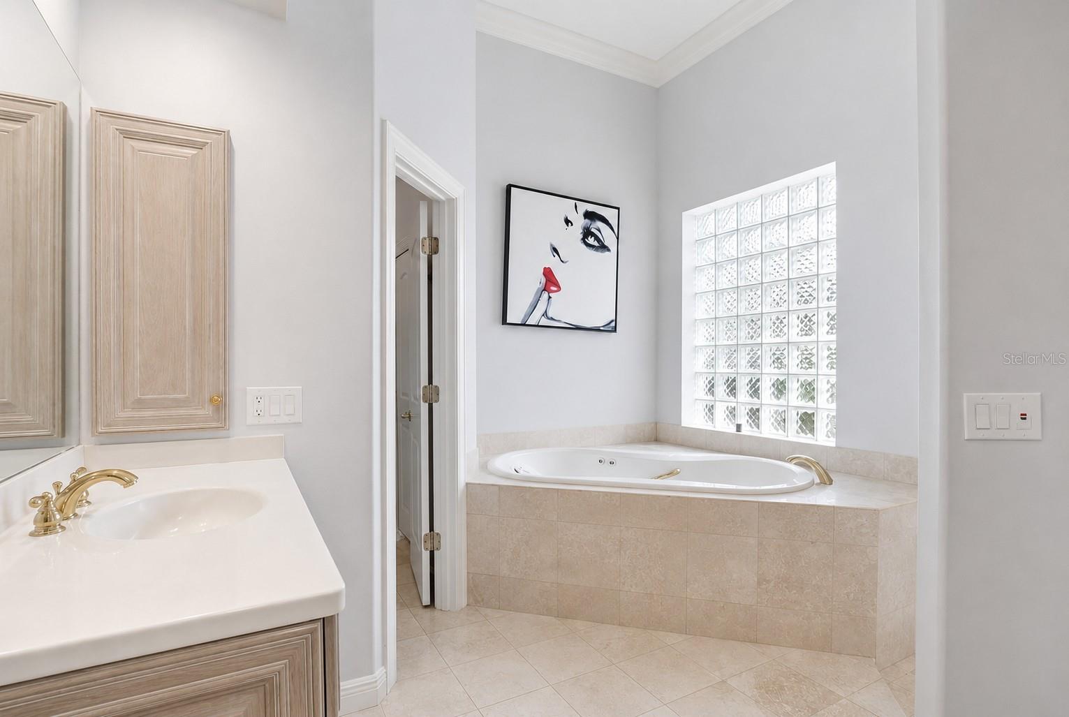 A4706228 Property Photo