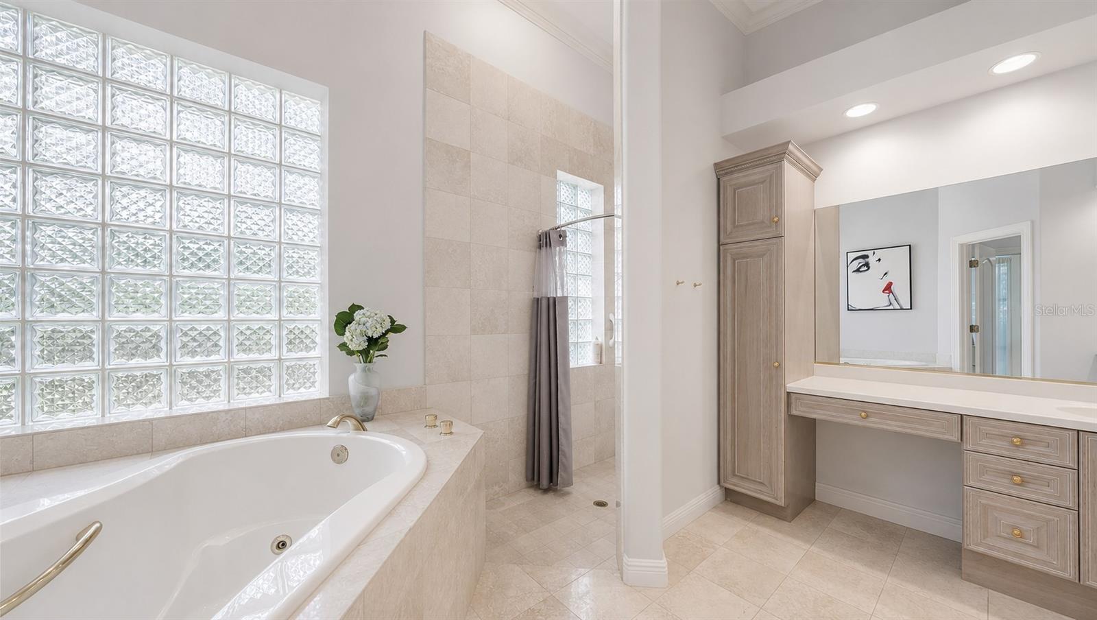 A4706228 Property Photo
