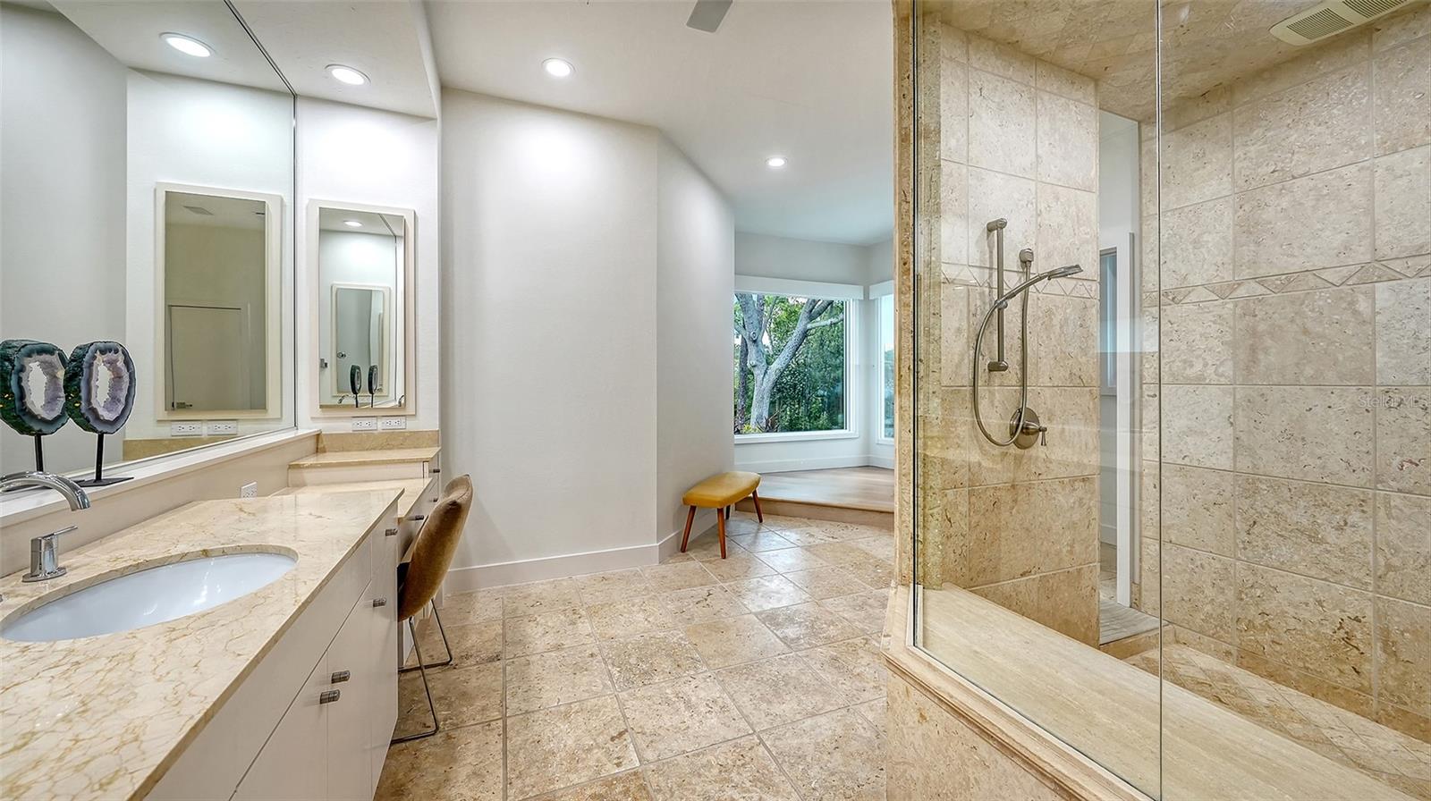 A4706333 Property Photo