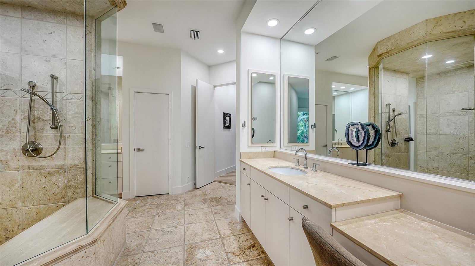 A4706333 Property Photo