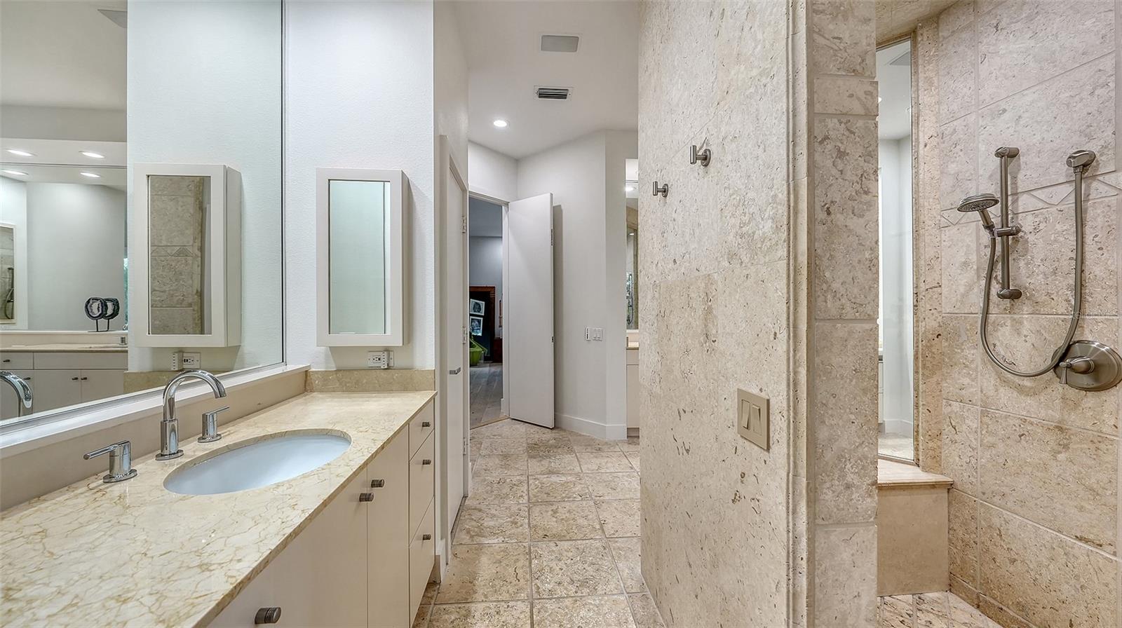 A4706333 Property Photo