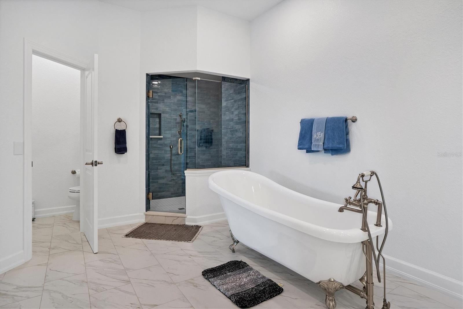 D6148797 Property Photo