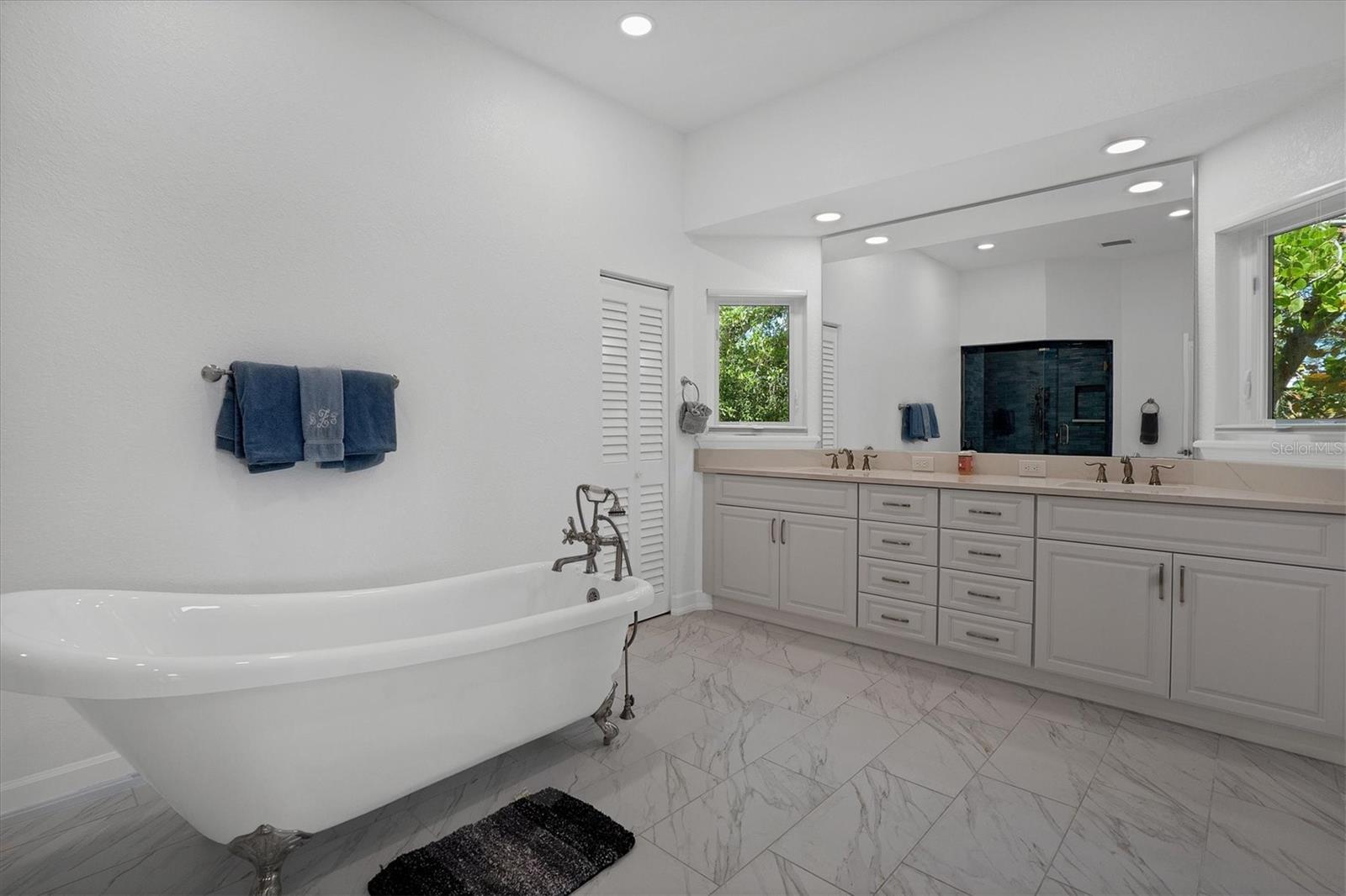 D6148797 Property Photo
