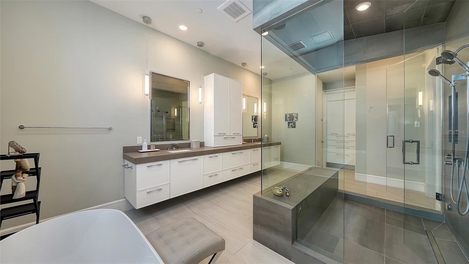 A4706459 Property Photo