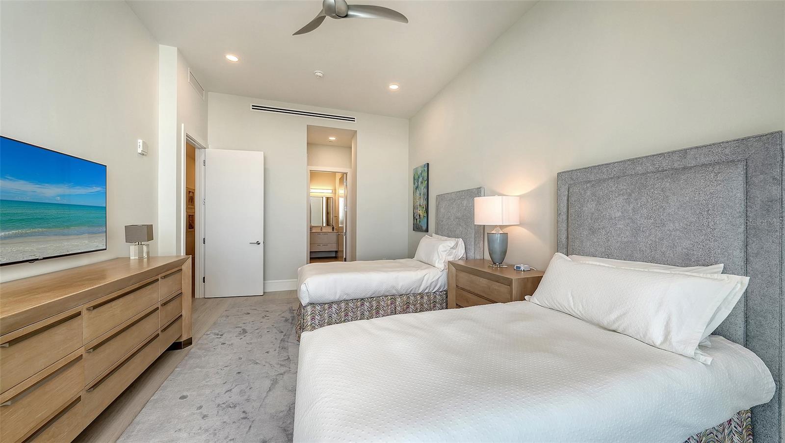 A4706459 Property Photo