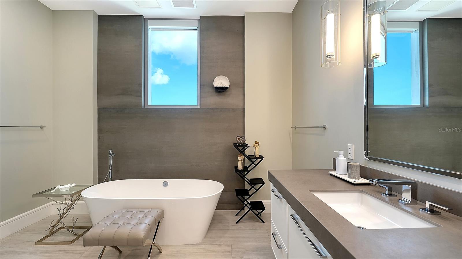 A4706459 Property Photo