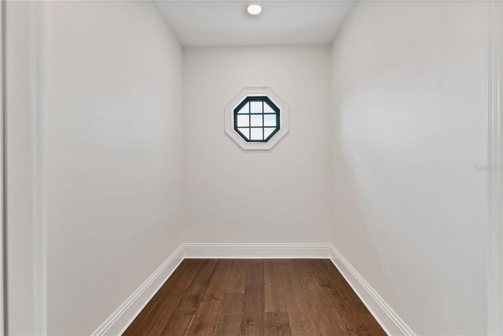 D6148817 Property Photo