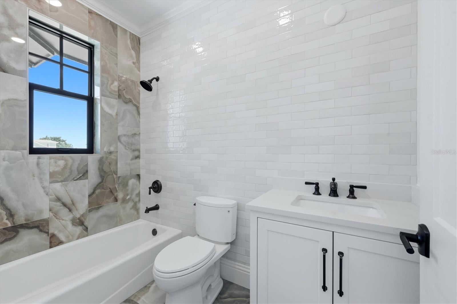 D6148817 Property Photo