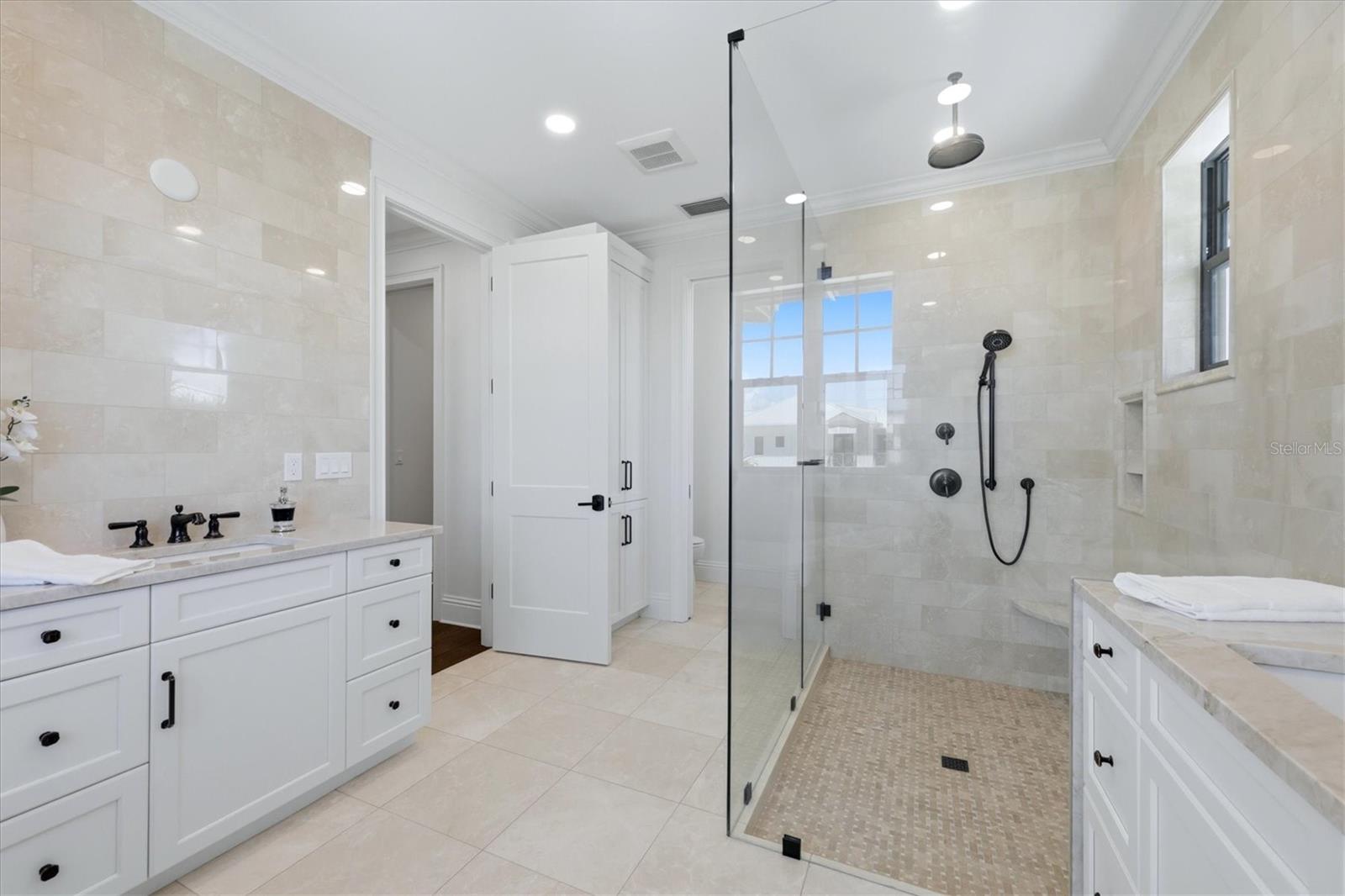 D6148817 Property Photo