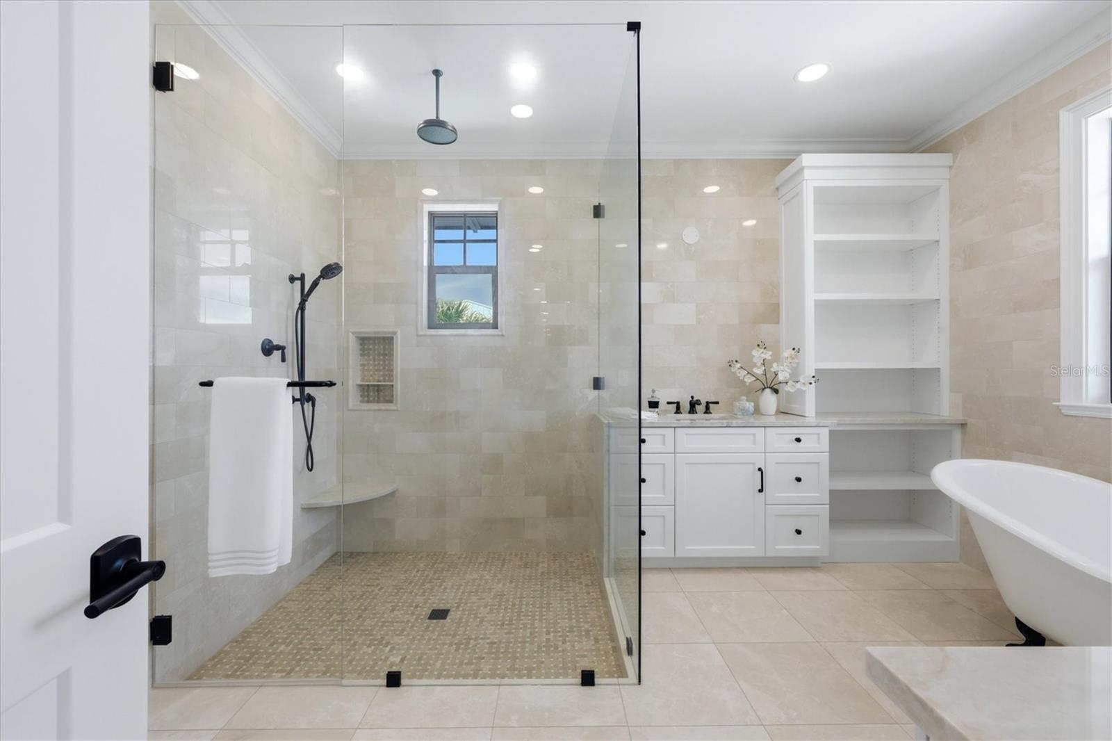 D6148817 Property Photo