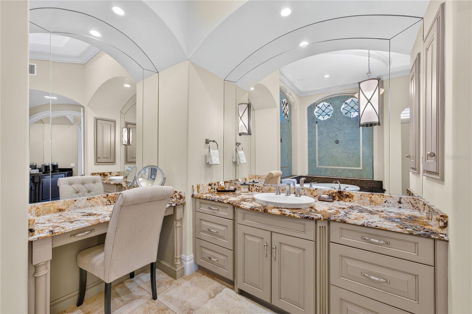 O6443311 Property Photo