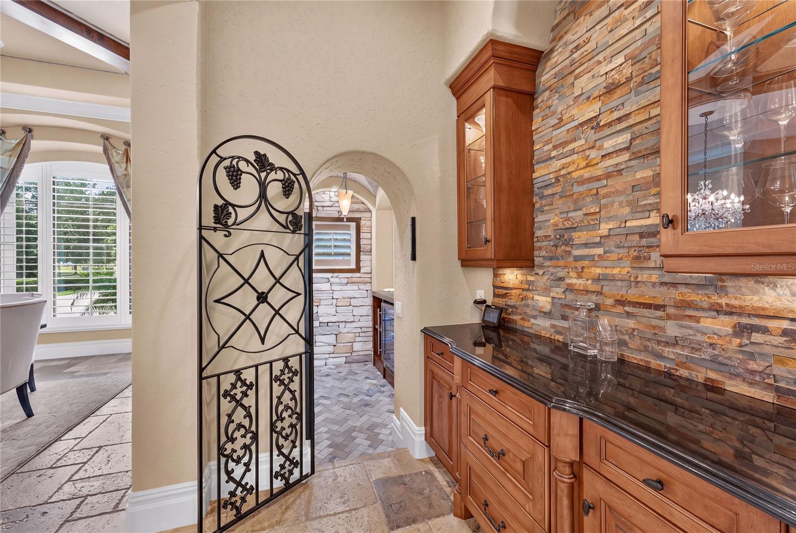 O6443311 Property Photo
