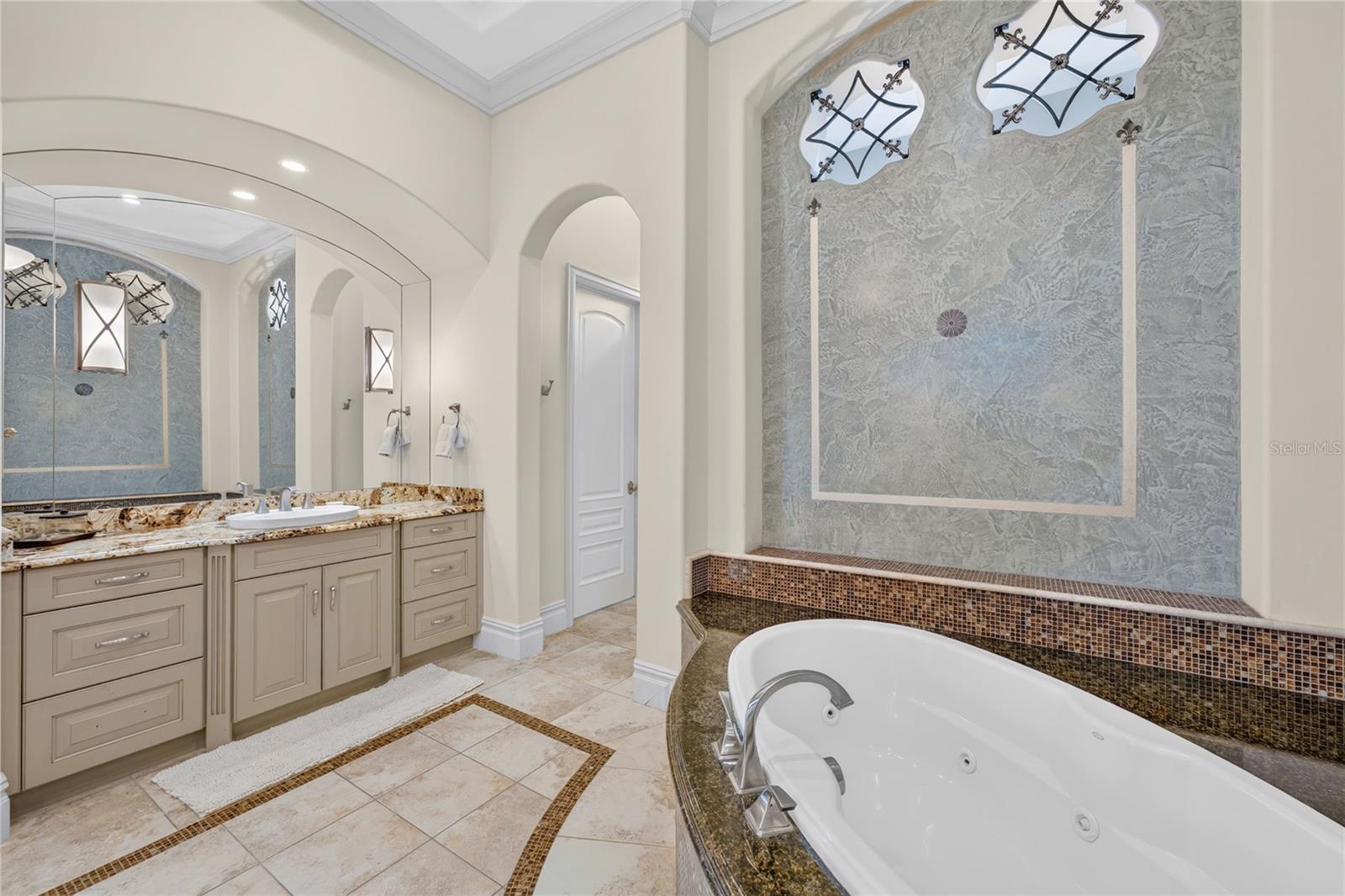 O6443311 Property Photo