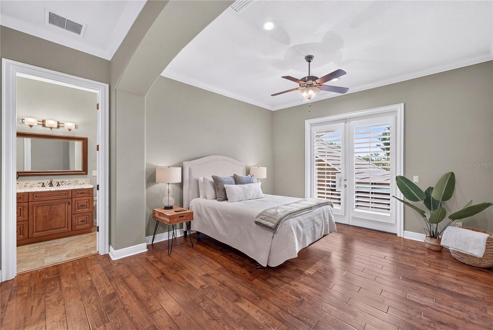 O6443311 Property Photo