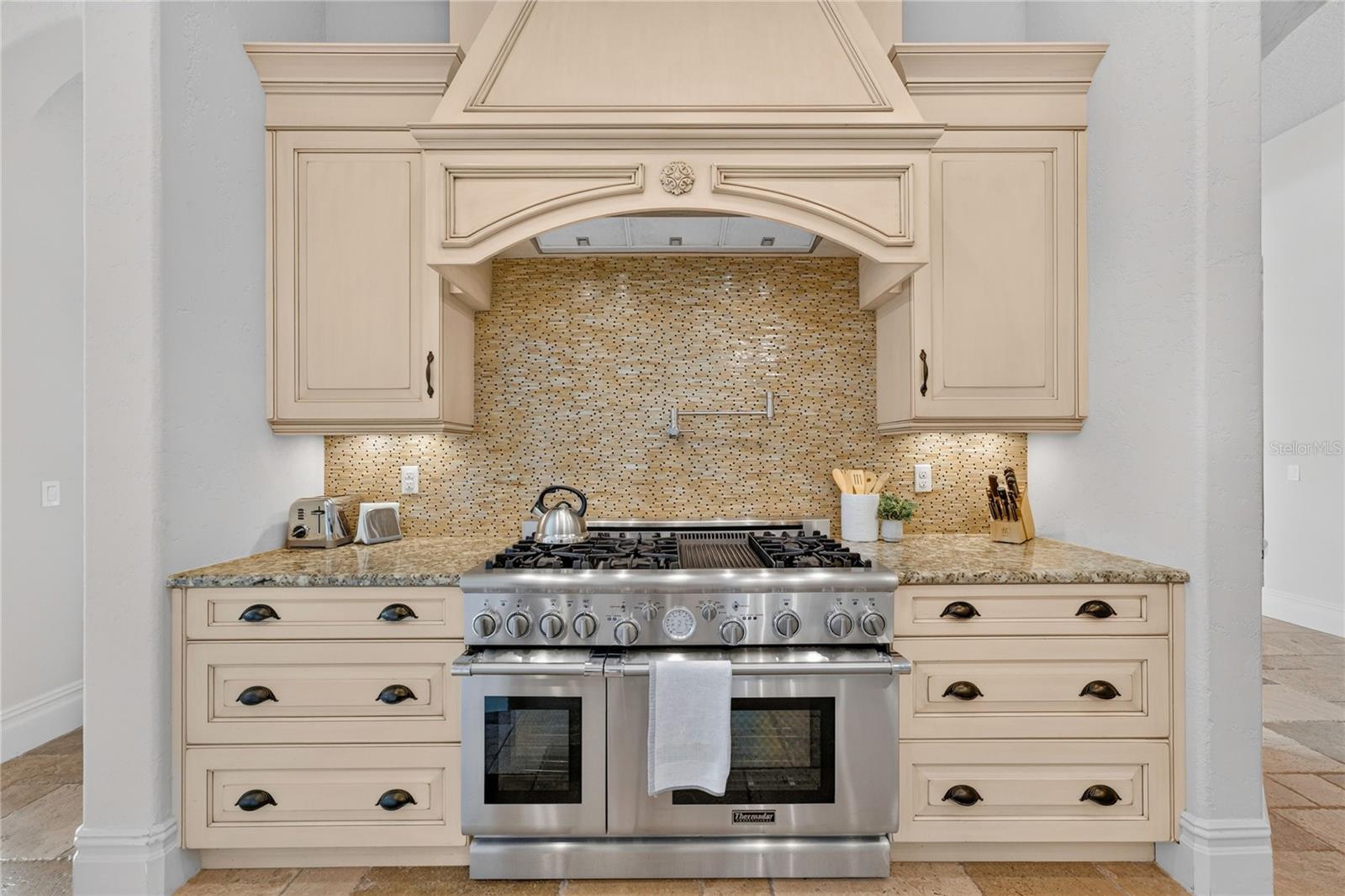 O6443311 Property Photo