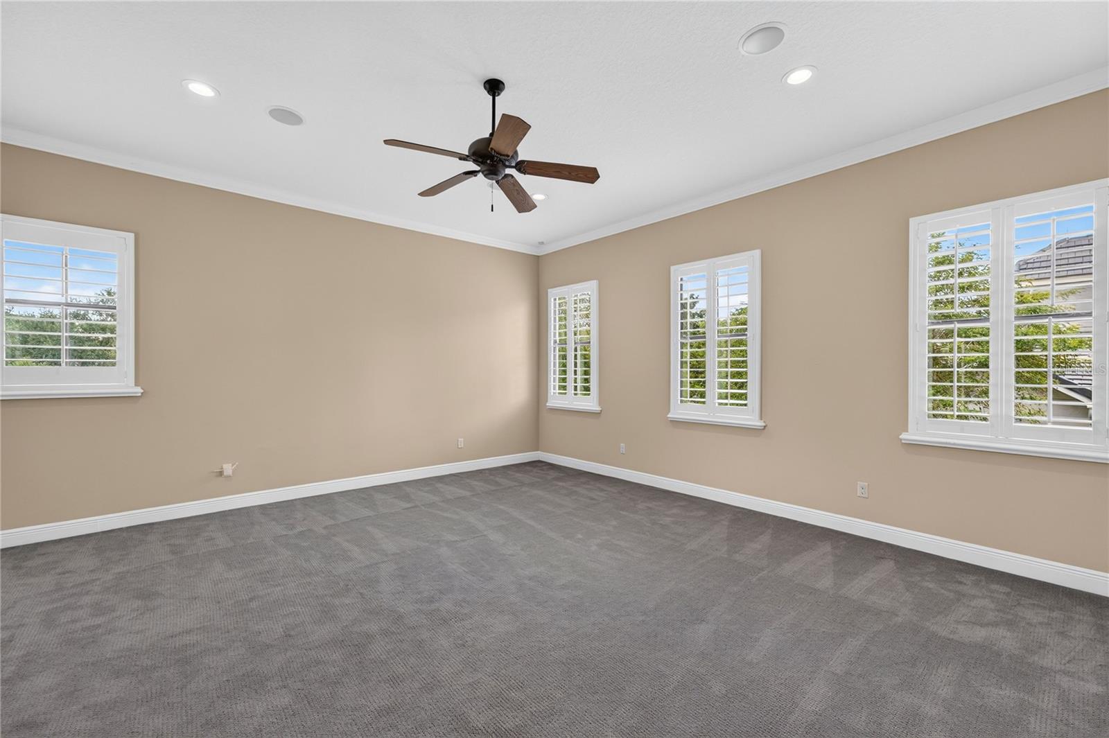 O6443311 Property Photo