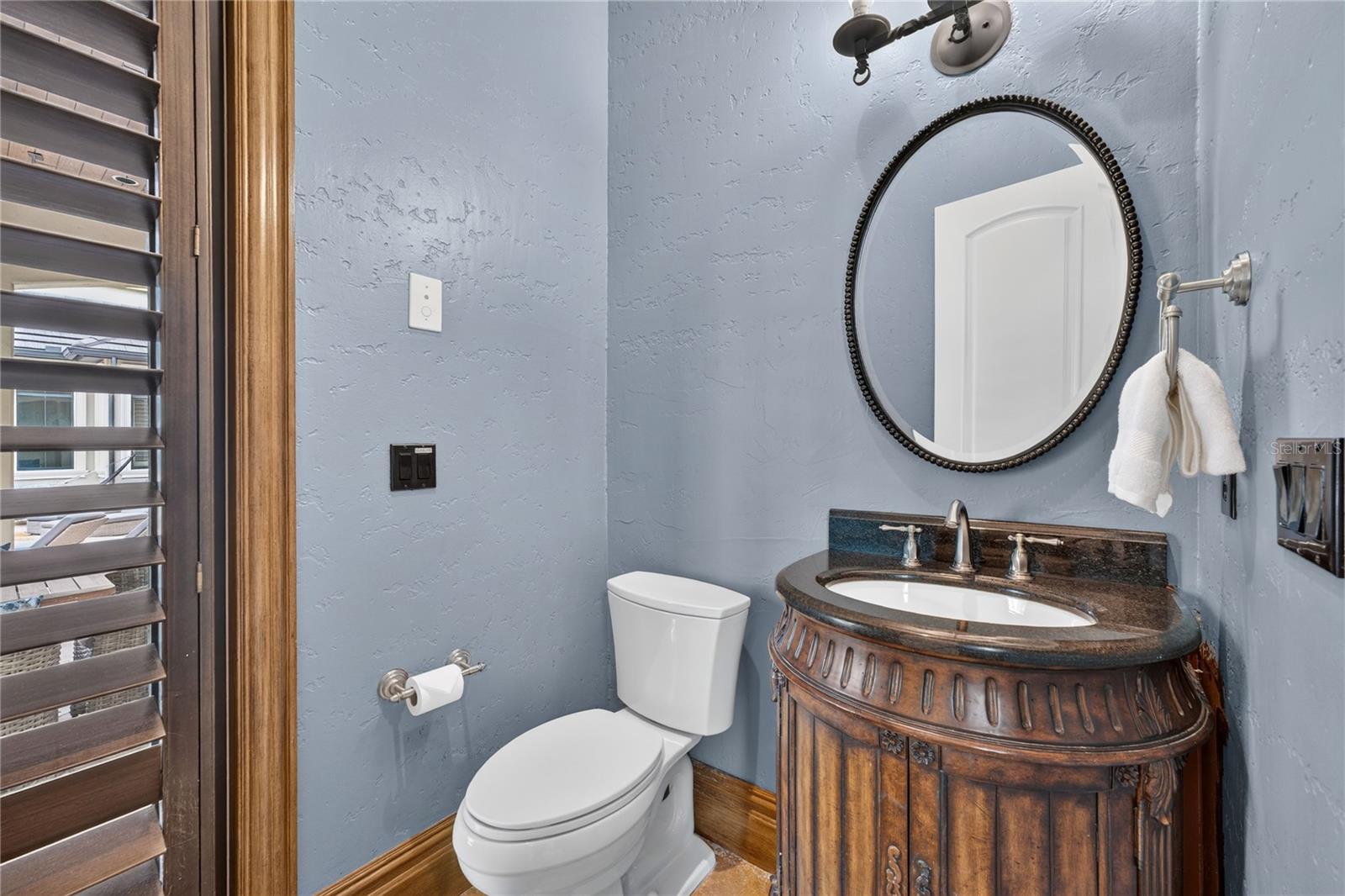 O6443311 Property Photo