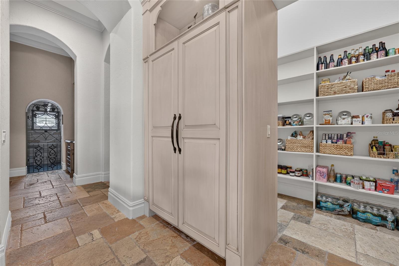 O6443311 Property Photo