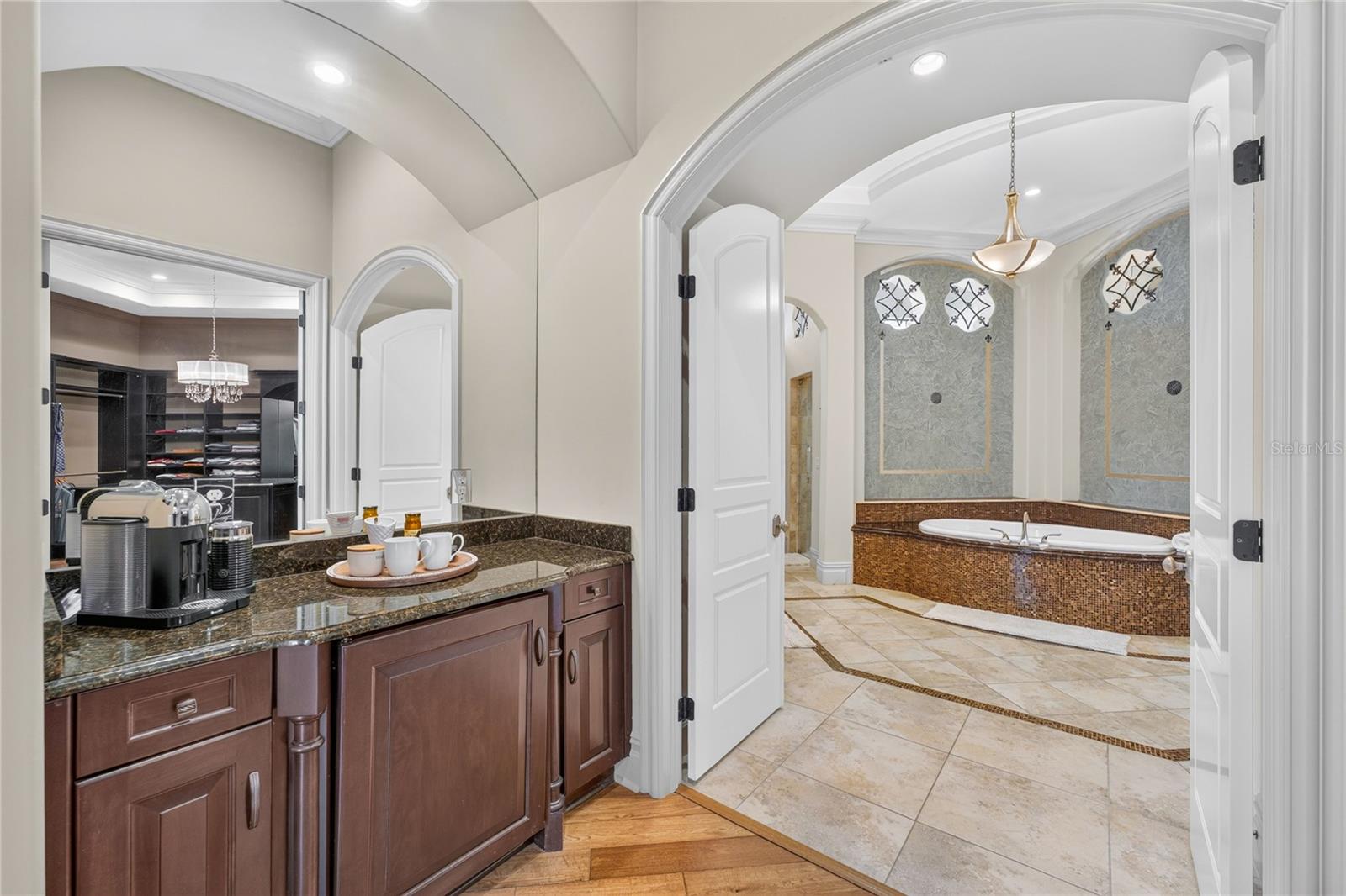 O6443311 Property Photo