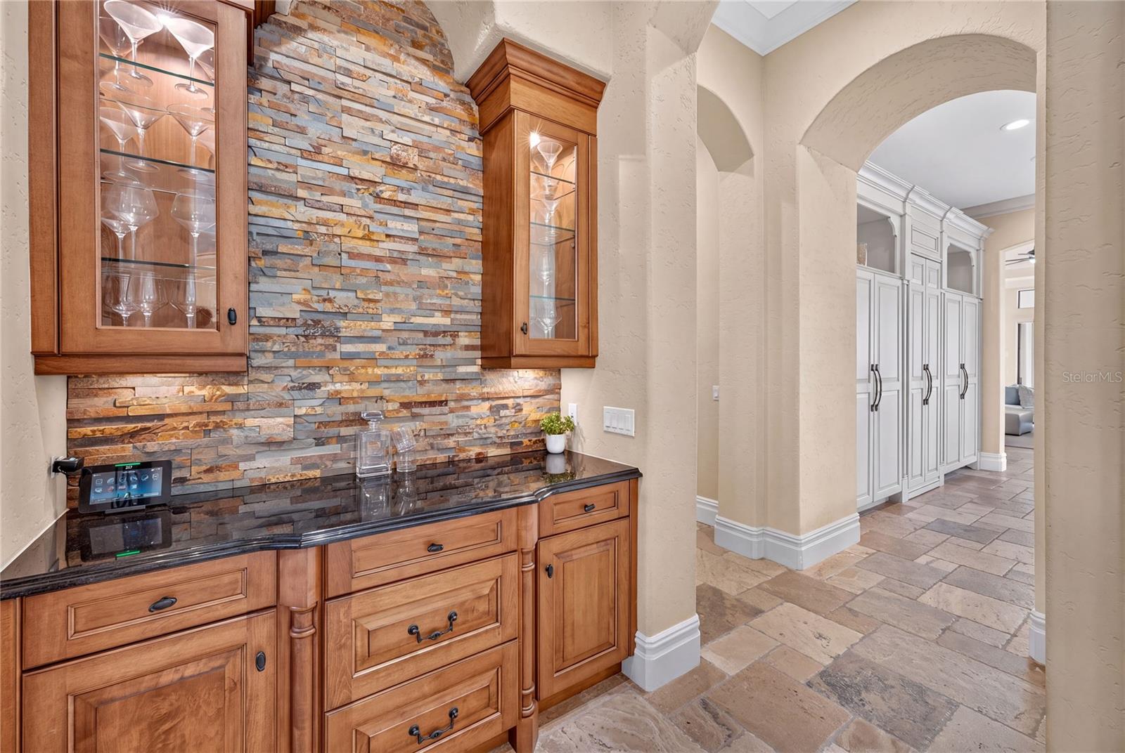 O6443311 Property Photo