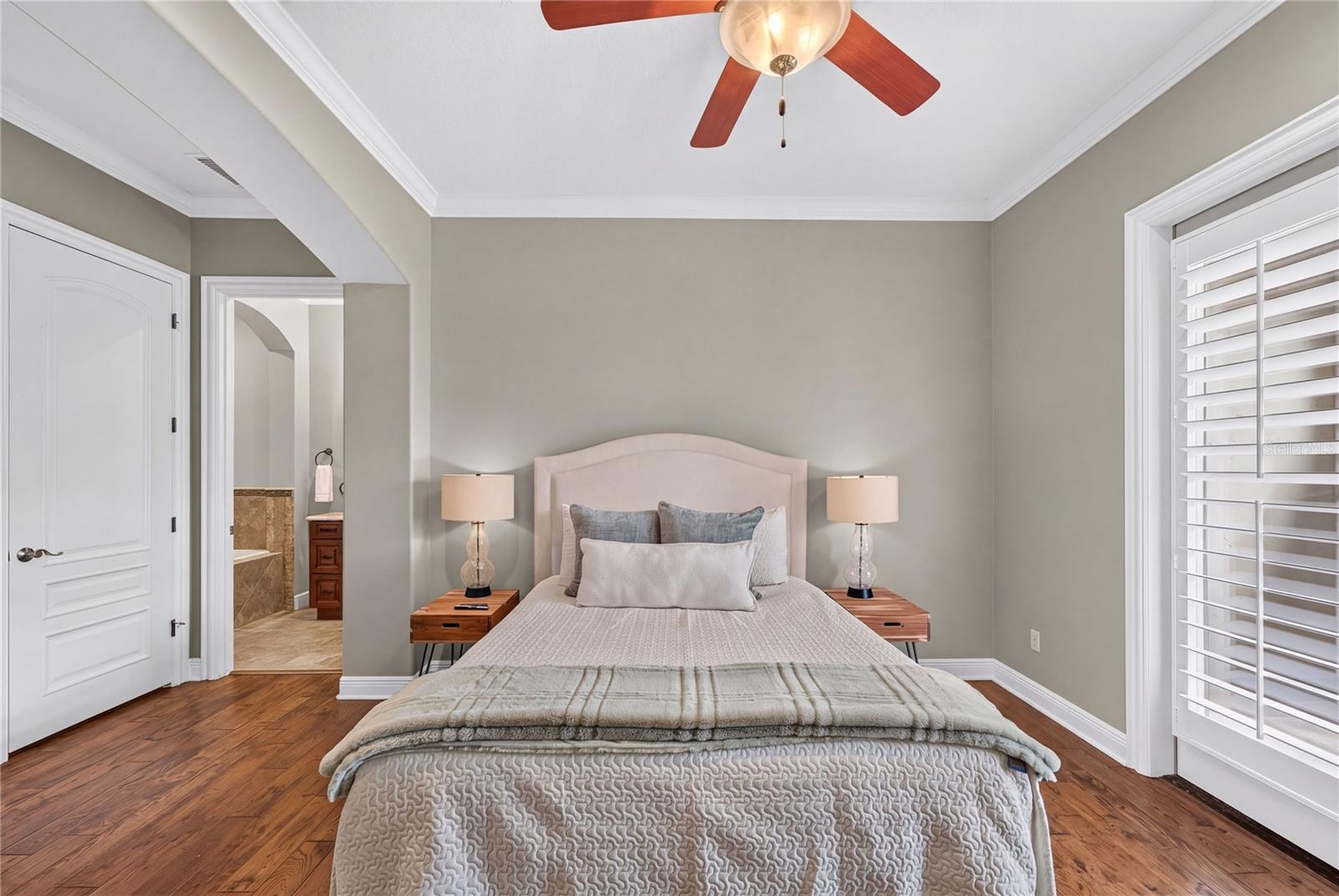 O6443311 Property Photo