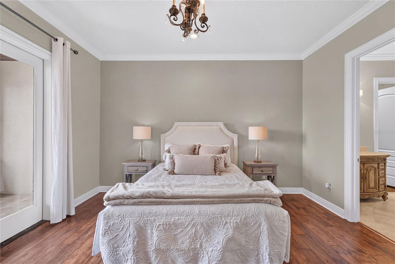 O6443311 Property Photo