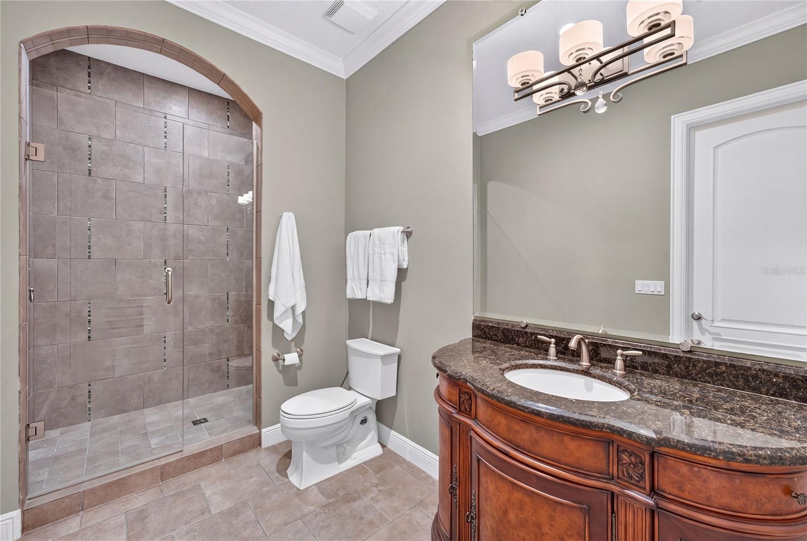 O6443311 Property Photo