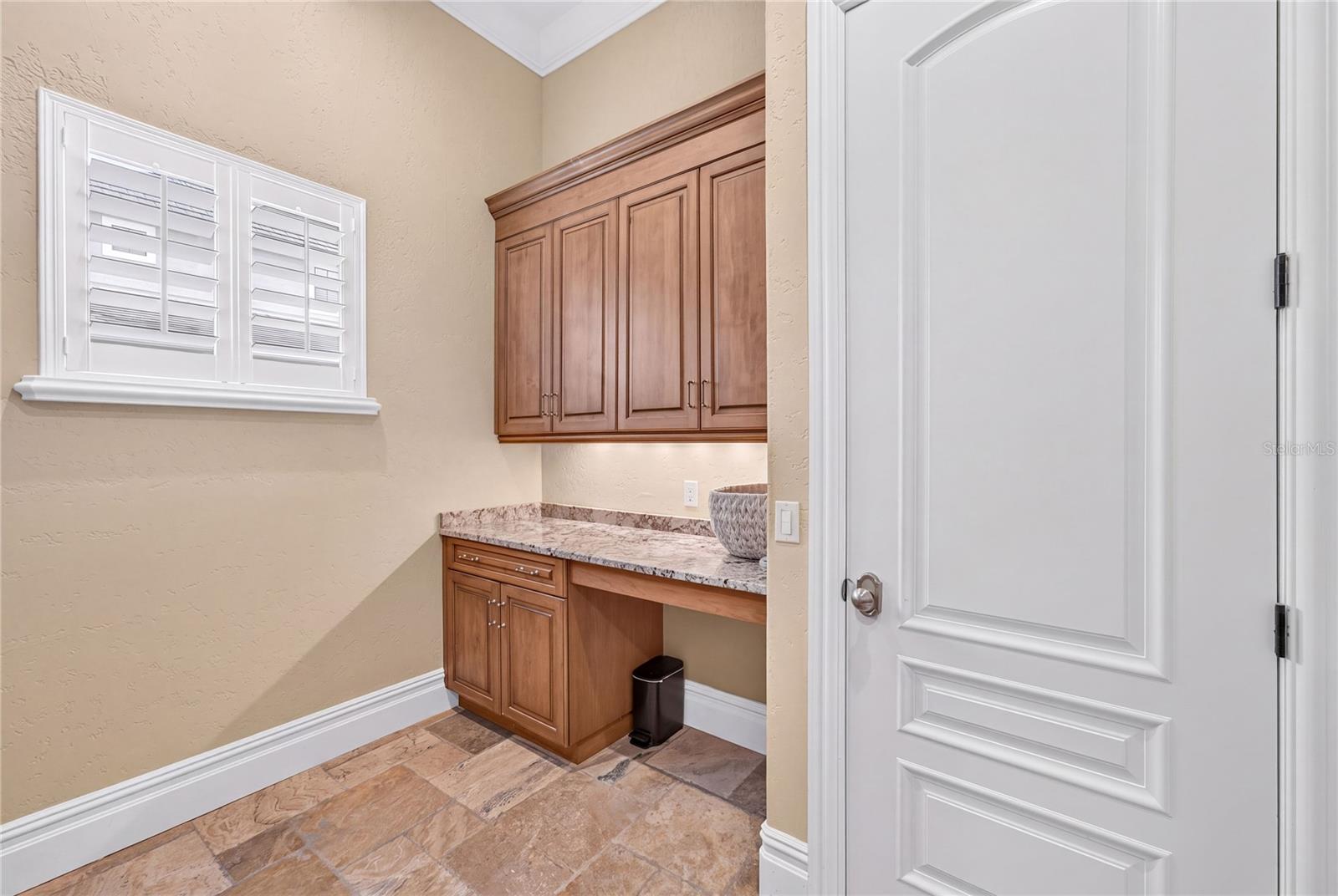 O6443311 Property Photo