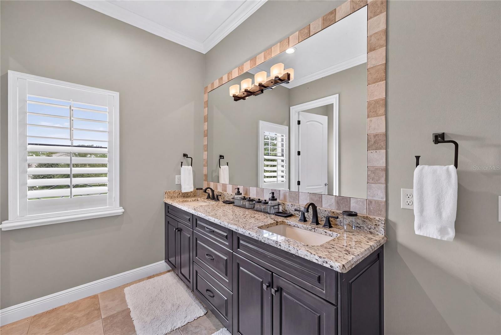 O6443311 Property Photo
