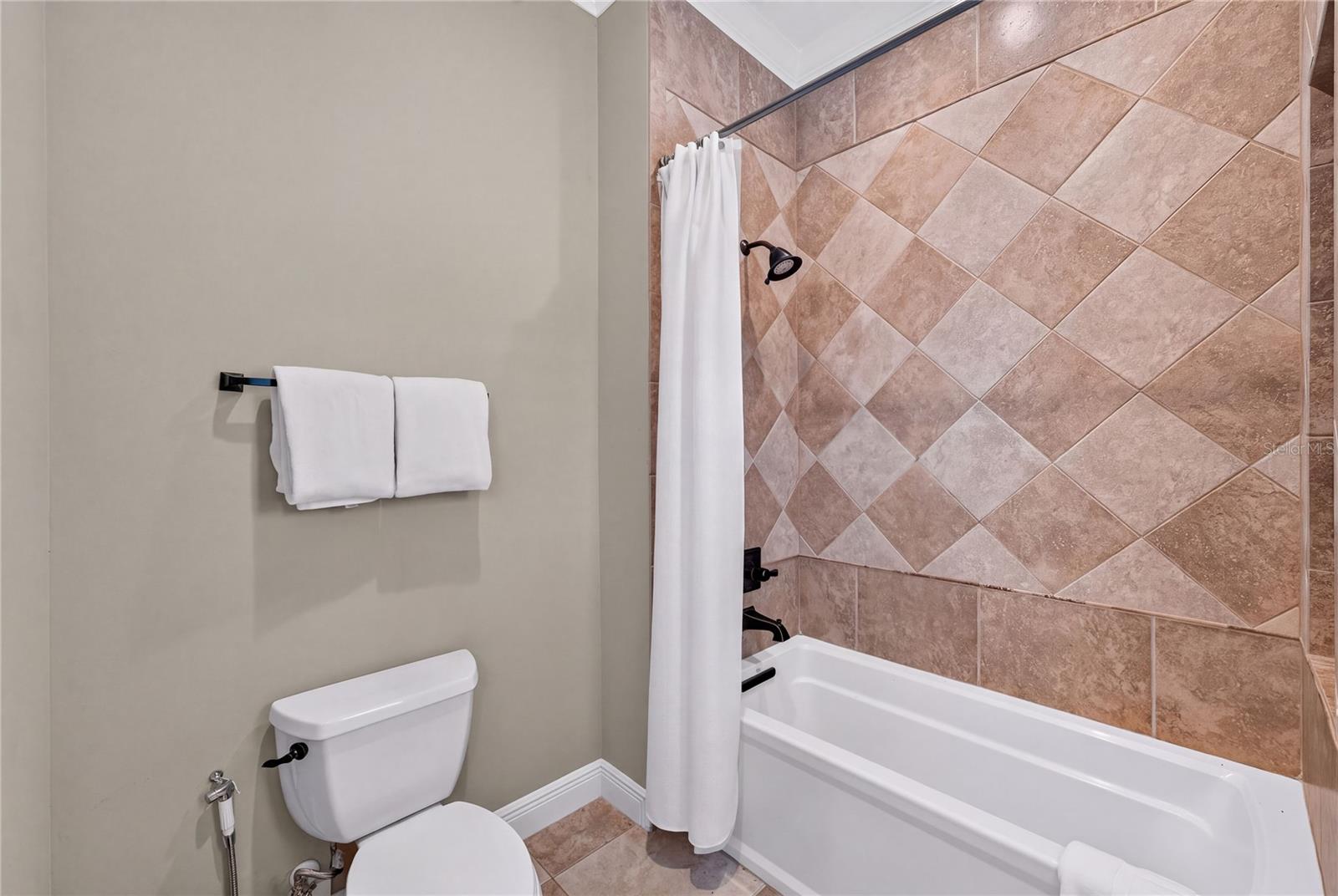 O6443311 Property Photo