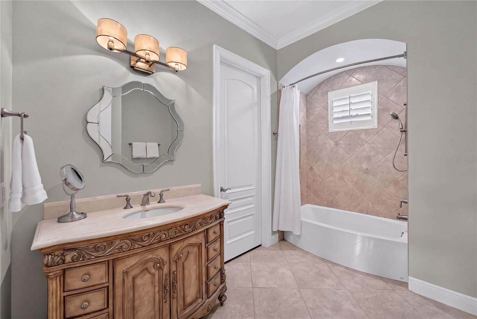 O6443311 Property Photo