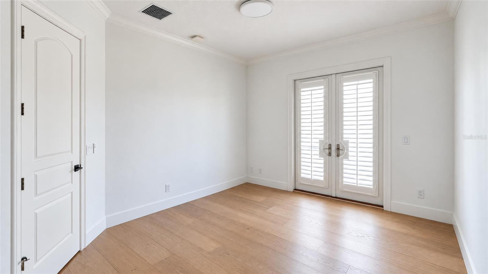 O6443379 Property Photo