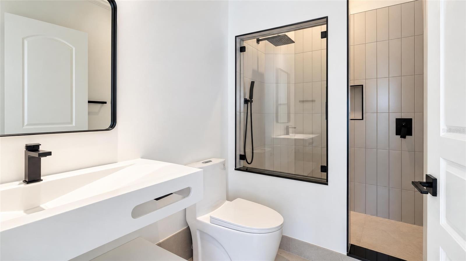 O6443379 Property Photo